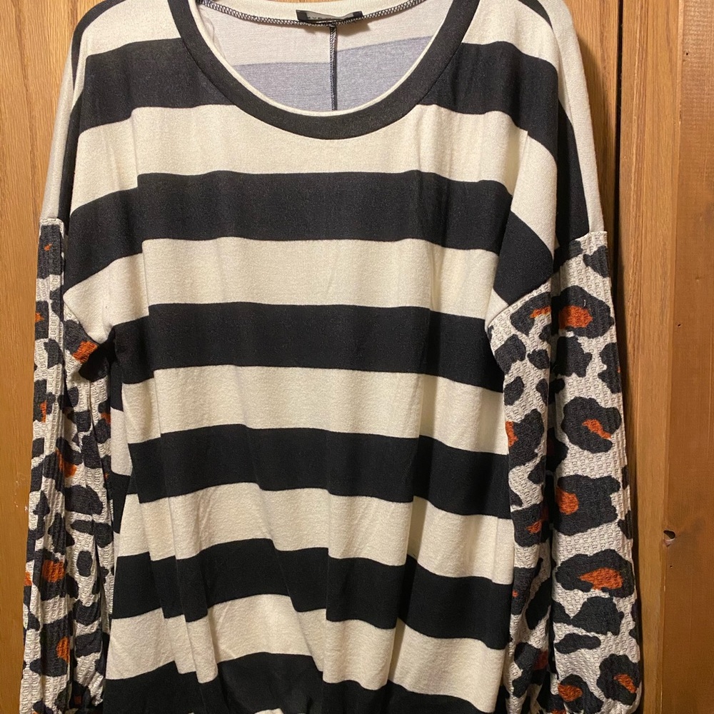 New without tags shirt with waffle sleeves